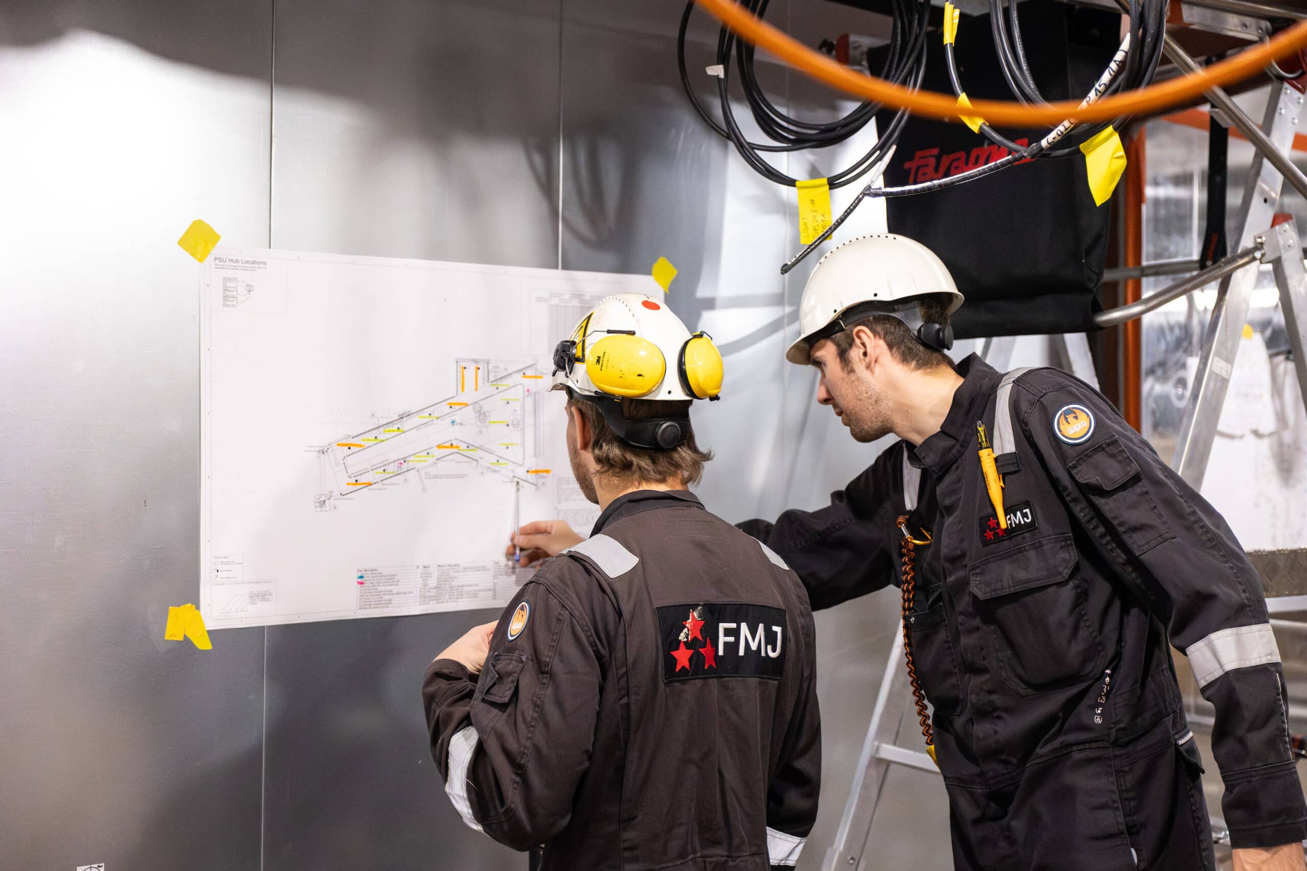 Project engineer licht technische tekening toe