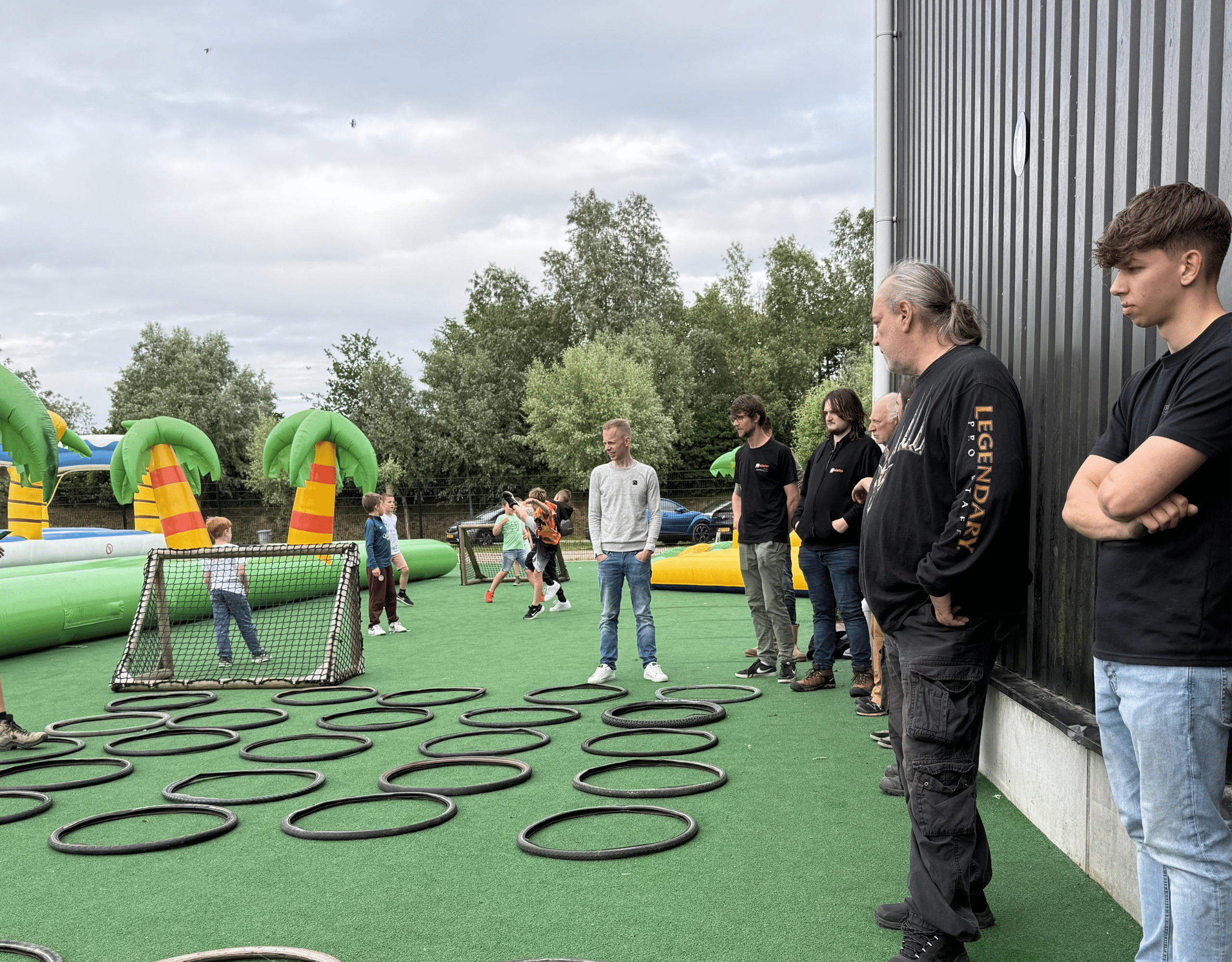Onze Zeeuwse teams van FMJ E&I Zeeland en Asisto Services & Engineering genoten van een topdag bij klok'uus