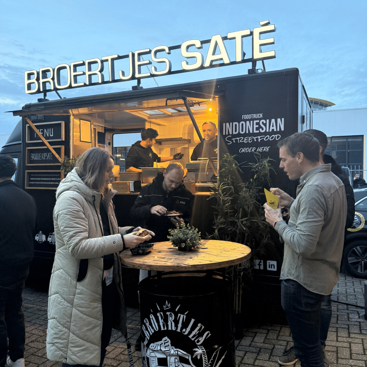 Broertjes Sate bij personeelsbijeenkomst Schiedam met FMJ